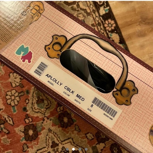 BRAND NEW NEVER WORN black moxi lolly skates size 8 - Picture 2 of 4